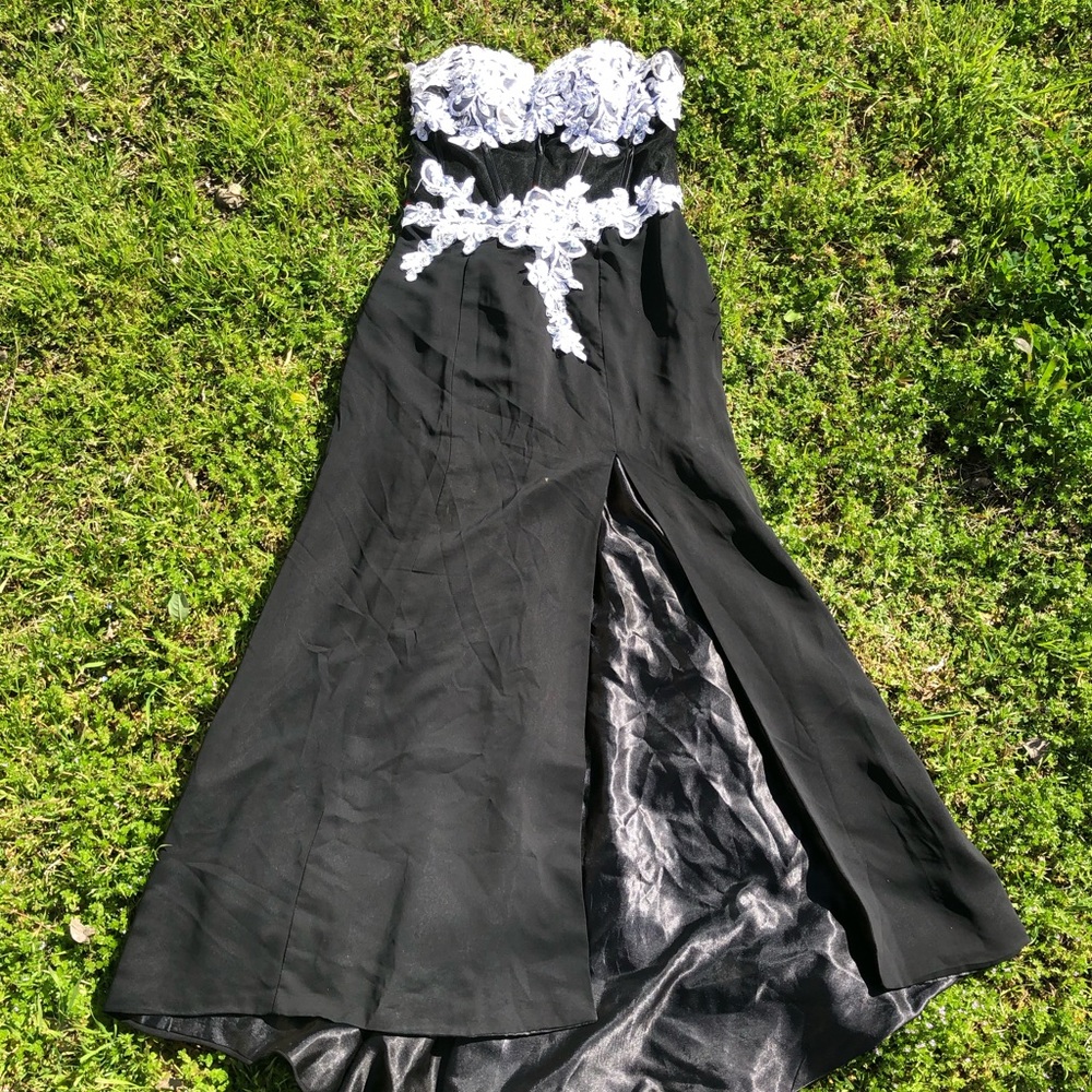 Black Gown ! 👗🎉🛍